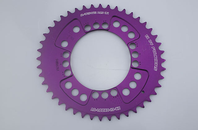 高效率定制連接器數控加工才能獲得更多客戶