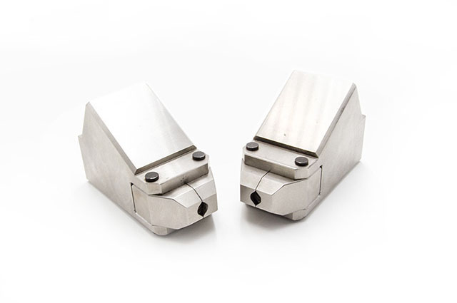 鋁腔體cnc加工中主軸對滾動(dòng)軸承有哪些要求?加工企業(yè)如何改進(jìn)鋁腔體cnc加工呢?