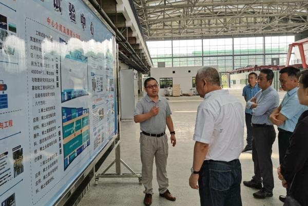 院紀(jì)委書(shū)記彭子龍陪同參觀了工程試驗(yàn)中心,公共