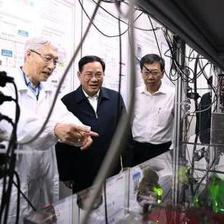 媒體關(guān)注|上海市委書記李強調(diào)研華東師大 寄語師生